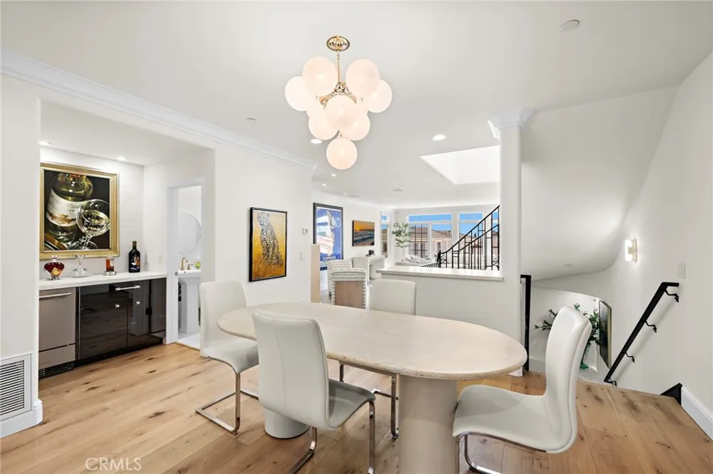 302 Carnation Avenue Newport Beach, CA 92625