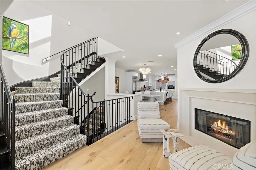 302 Carnation Avenue Newport Beach, CA 92625