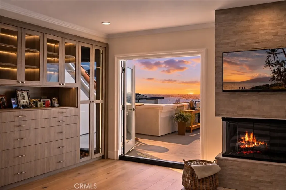 302 Carnation Avenue Corona del Mar, CA 92625