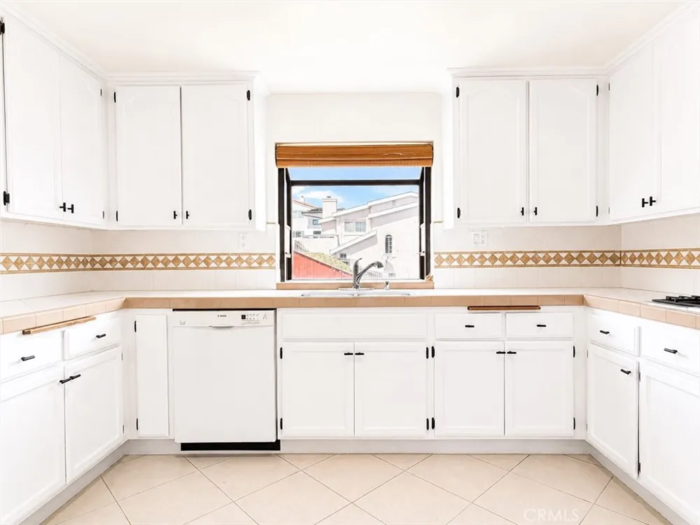 210 S Prospect Avenue #4 Redondo Beach, CA 90277