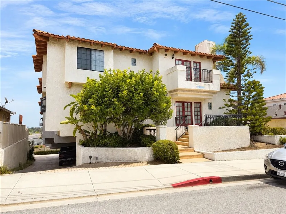 210 S Prospect Avenue #4 Redondo Beach, CA 90277