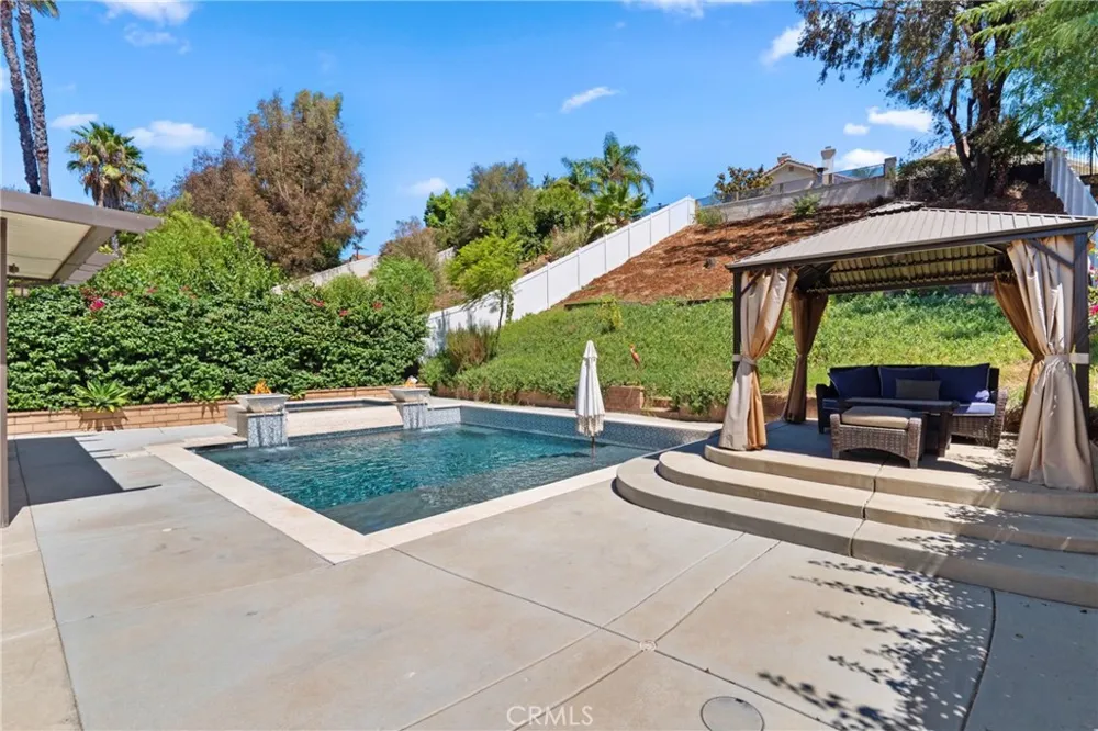43490 Calle Nacido Temecula, CA 92592