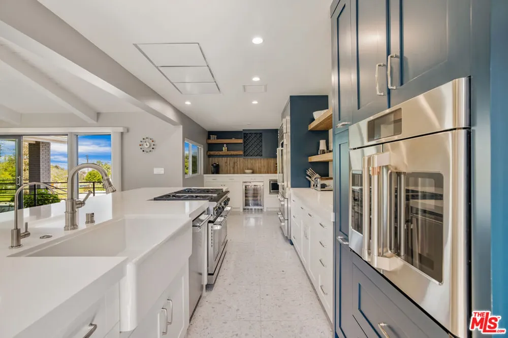 8400 Mulholland Drive Los Angeles, CA 90046