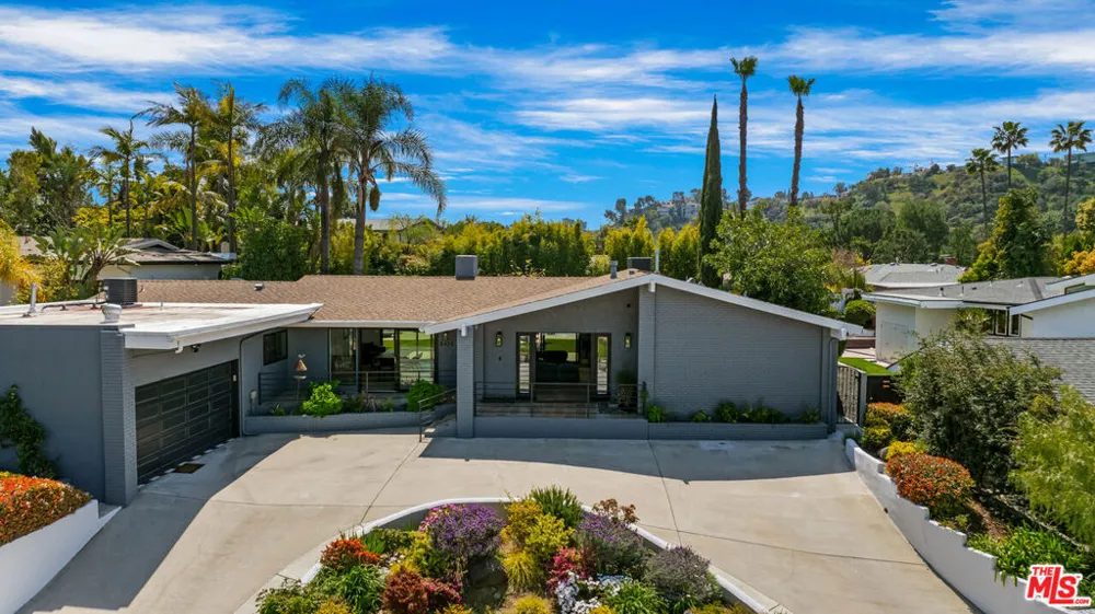 8400 Mulholland Drive Los Angeles, CA 90046