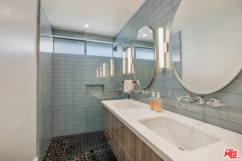 8400 Mulholland Drive Los Angeles, CA 90046