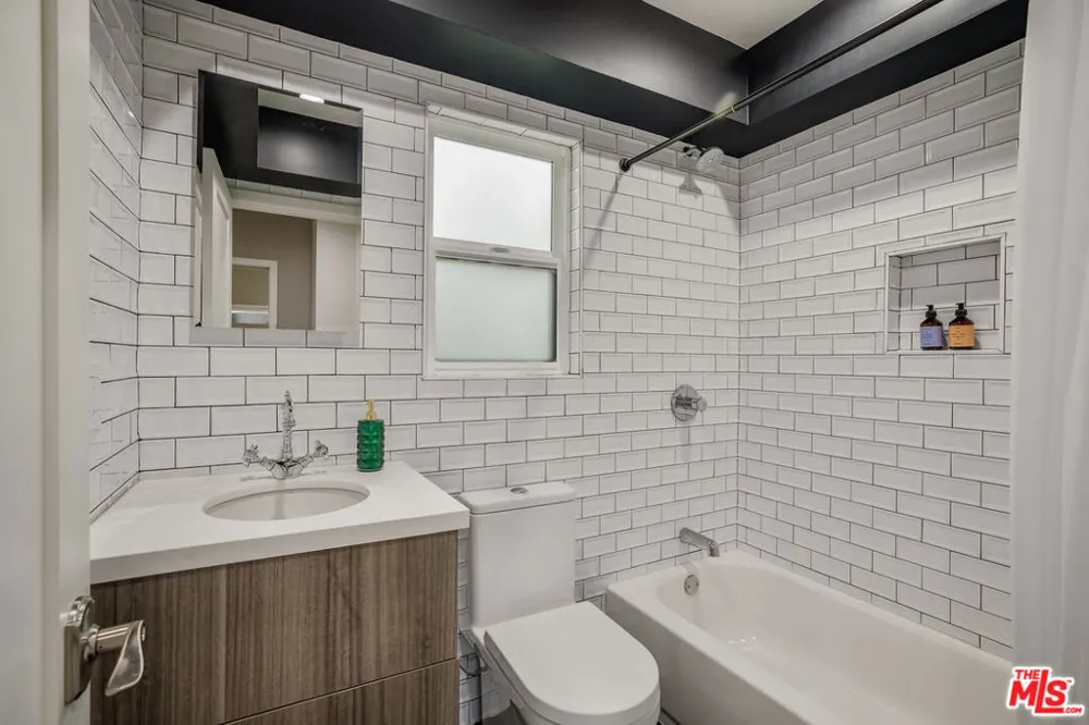 8400 Mulholland Drive Los Angeles, CA 90046