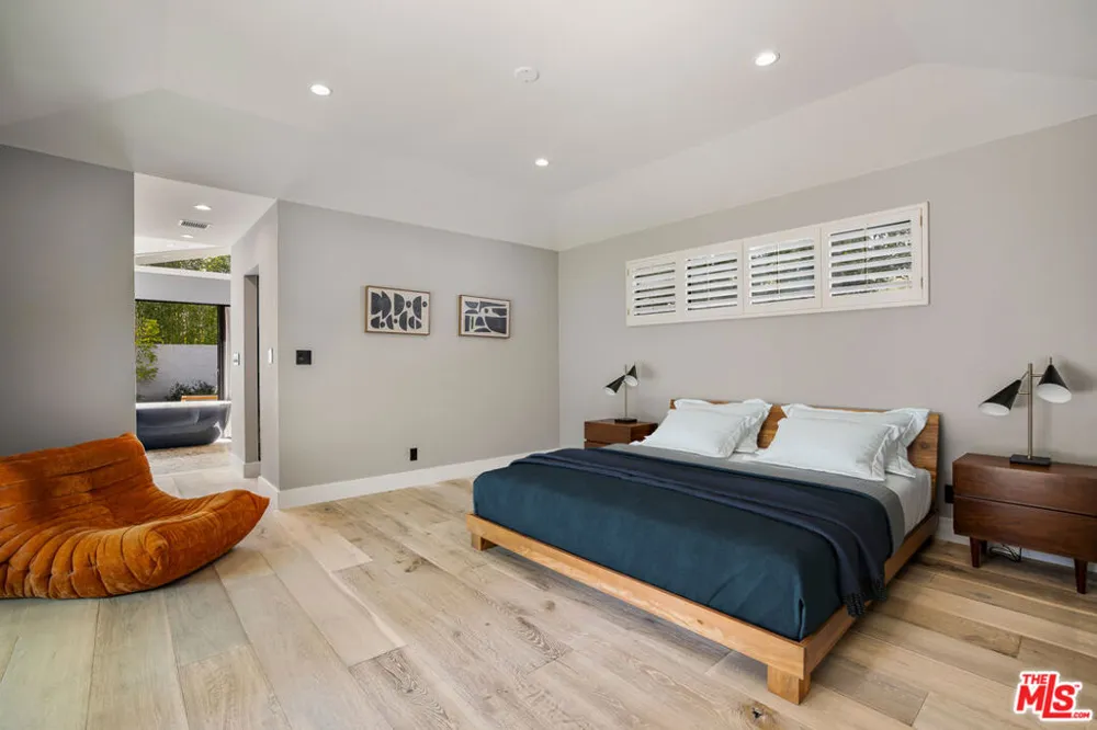 8400 Mulholland Drive Los Angeles, CA 90046