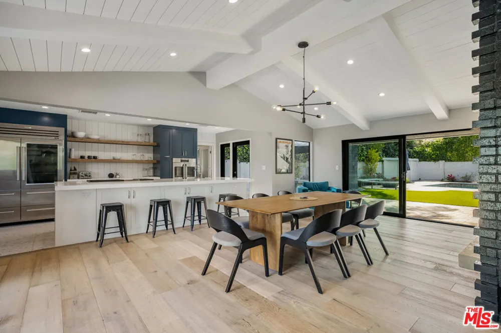 8400 Mulholland Drive Los Angeles, CA 90046