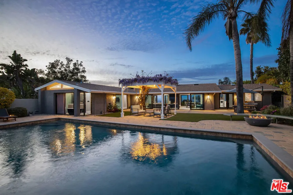 8400 Mulholland Drive Los Angeles, CA 90046