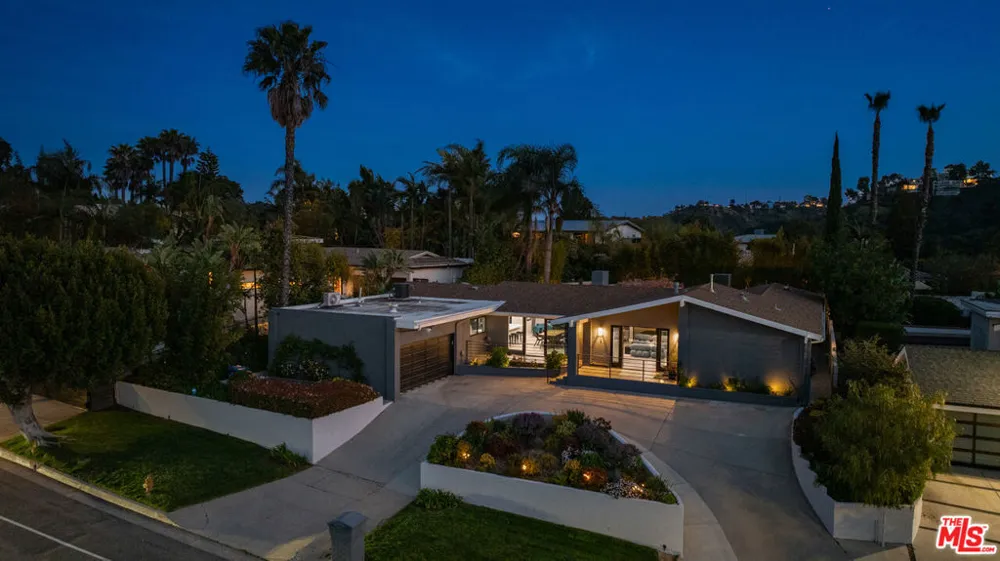 8400 Mulholland Drive Los Angeles, CA 90046
