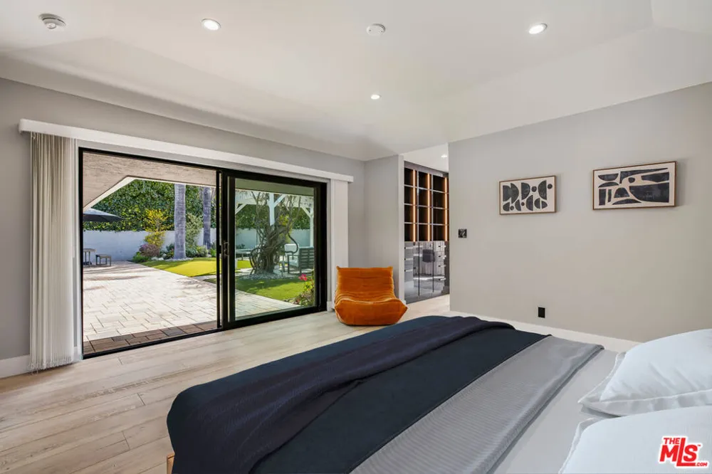 8400 Mulholland Drive Los Angeles, CA 90046