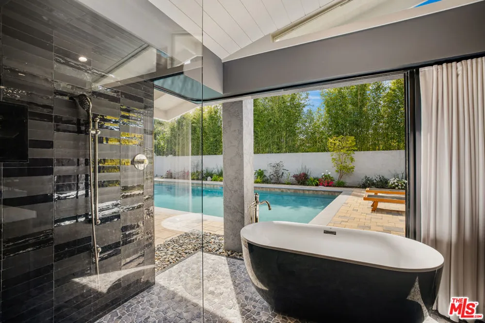 8400 Mulholland Drive Los Angeles, CA 90046