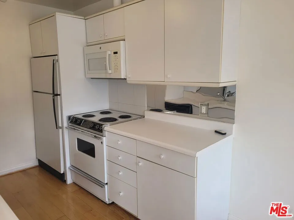 960 Larrabee Street #310 West Hollywood, CA 90069