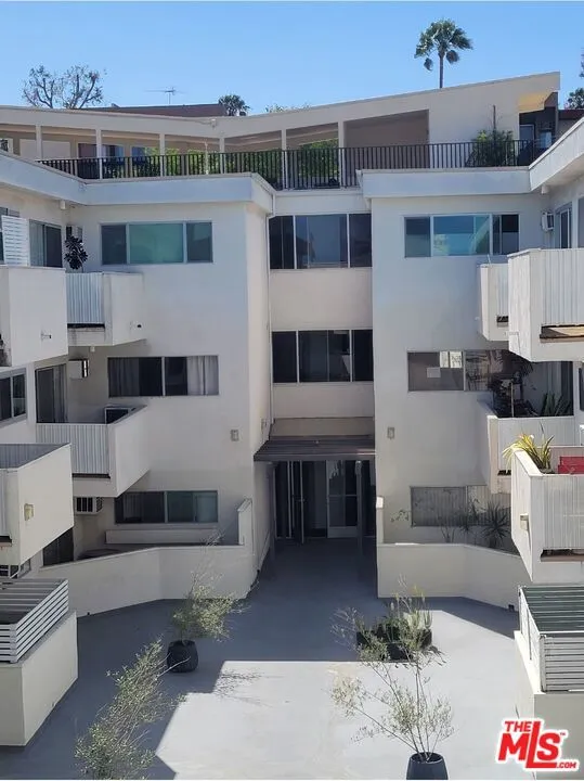 960 Larrabee Street #310 West Hollywood, CA 90069
