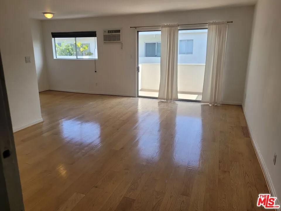 960 Larrabee Street #310 West Hollywood, CA 90069