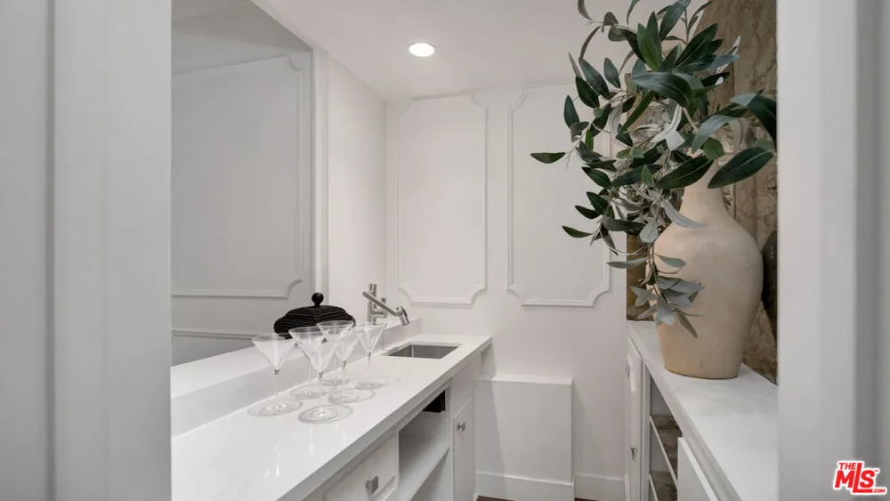 1163 Angelo Drive Beverly Hills, CA 90210