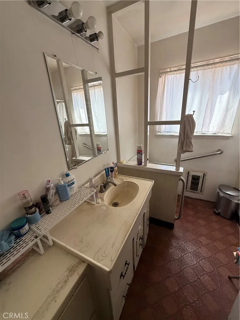 709 S Susanna West Covina, CA 91790
