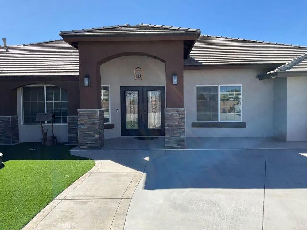 10525 Sage Street Oak Hills, CA 92344