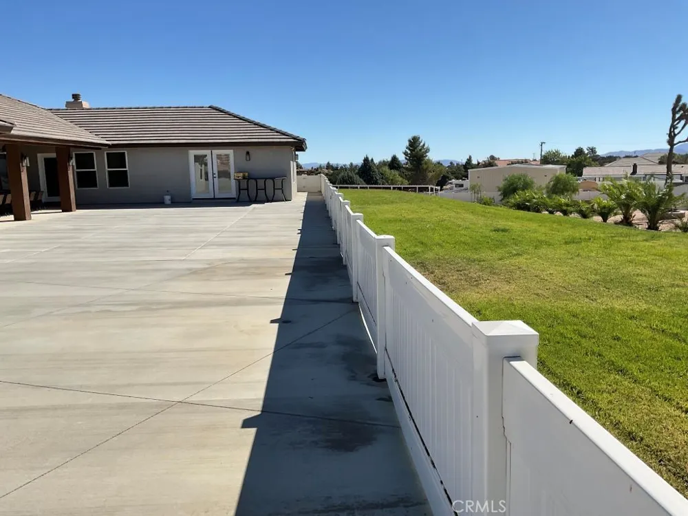 10525 Sage Street Oak Hills, CA 92344