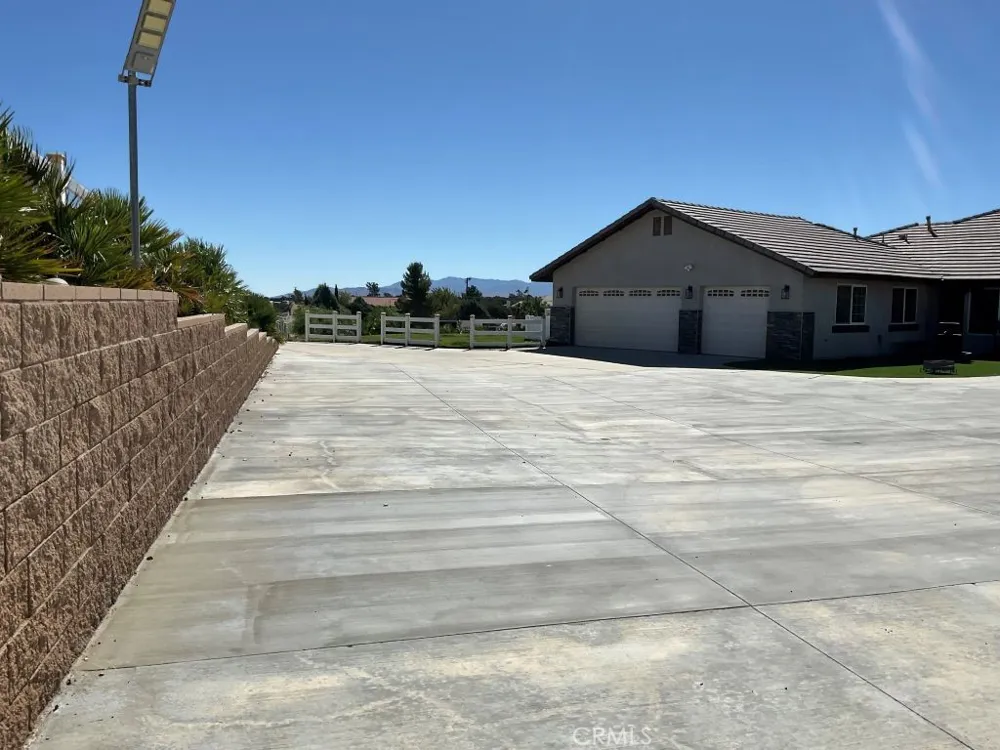 10525 Sage Street Oak Hills, CA 92344