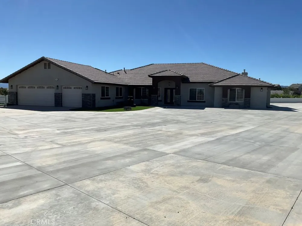 10525 Sage Street Oak Hills, CA 92344