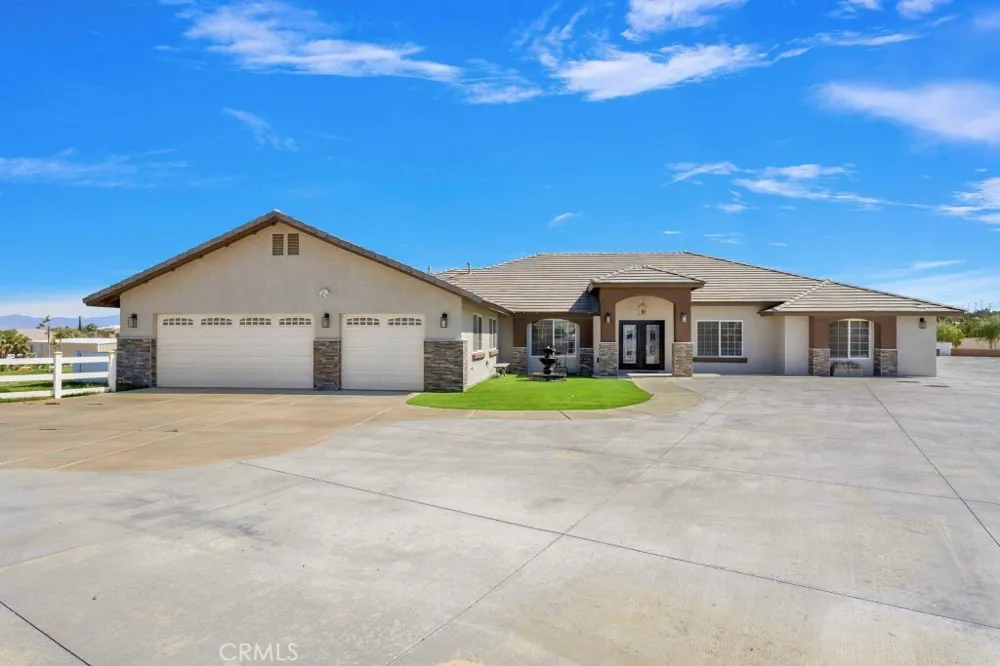 10525 Sage Street Oak Hills, CA 92344