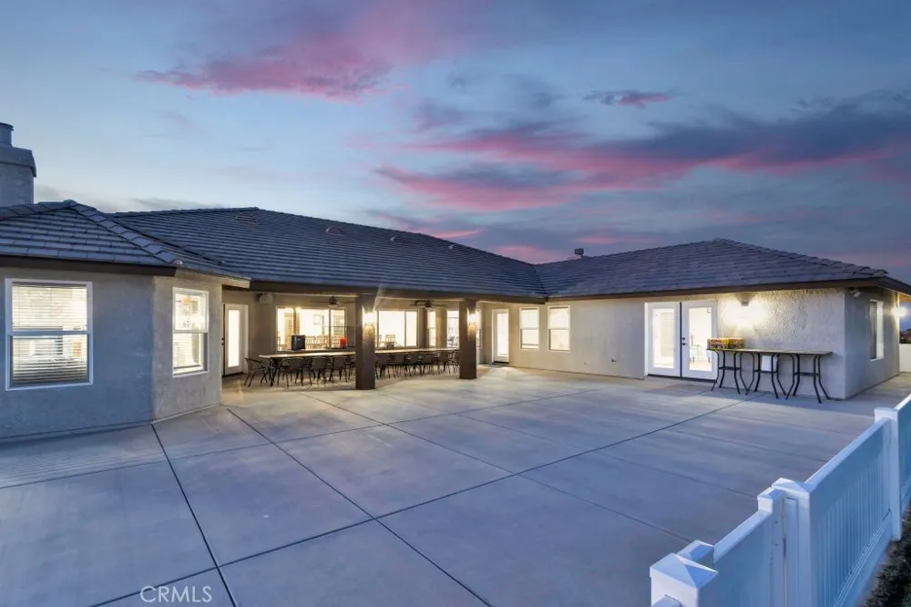 10525 Sage Street Oak Hills, CA 92344