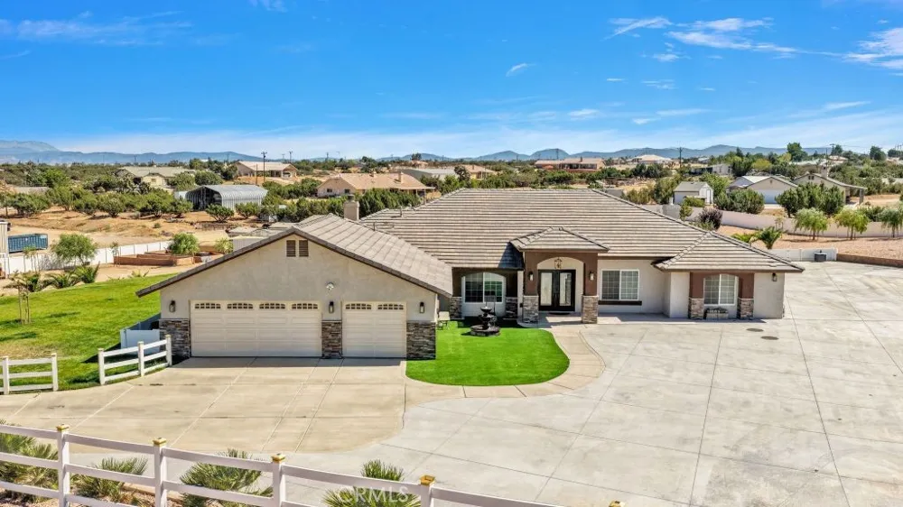 10525 Sage Street Oak Hills, CA 92344
