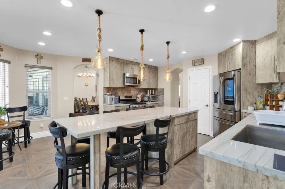10525 Sage Street Oak Hills, CA 92344