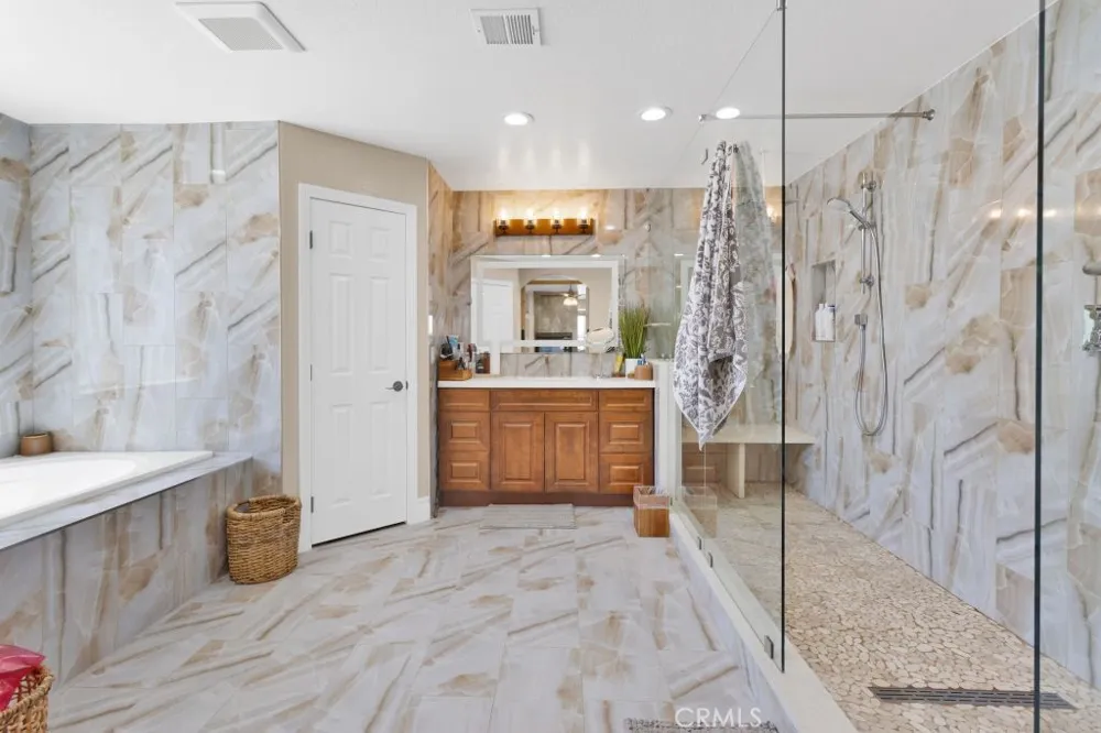 10525 Sage Street Oak Hills, CA 92344