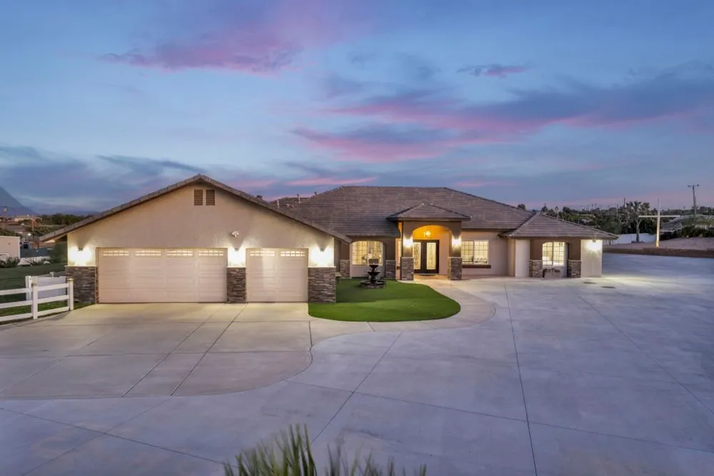 10525 Sage Street Oak Hills, CA 92344