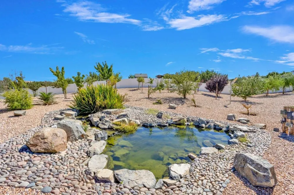 10525 Sage Street Oak Hills, CA 92344