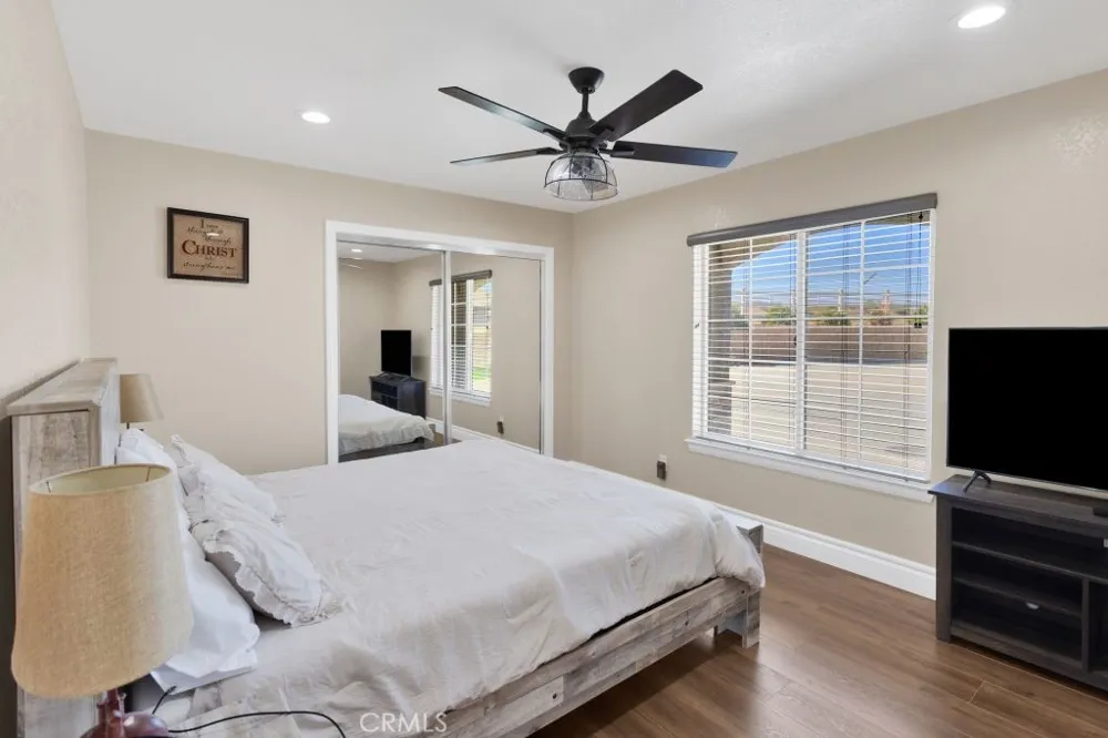 10525 Sage Street Oak Hills, CA 92344