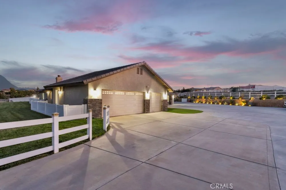 10525 Sage Street Oak Hills, CA 92344