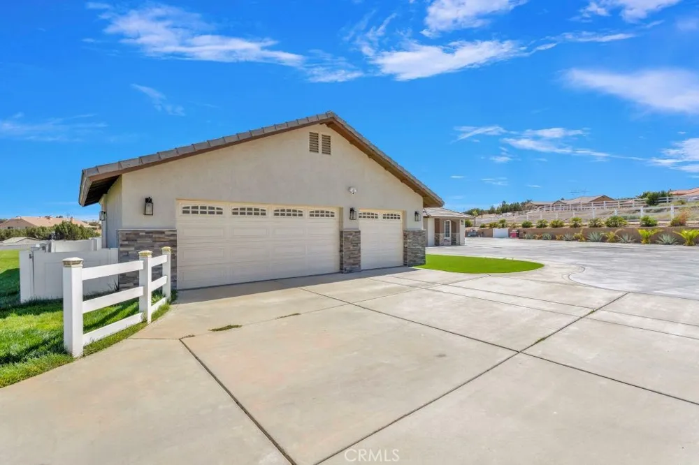 10525 Sage Street Oak Hills, CA 92344