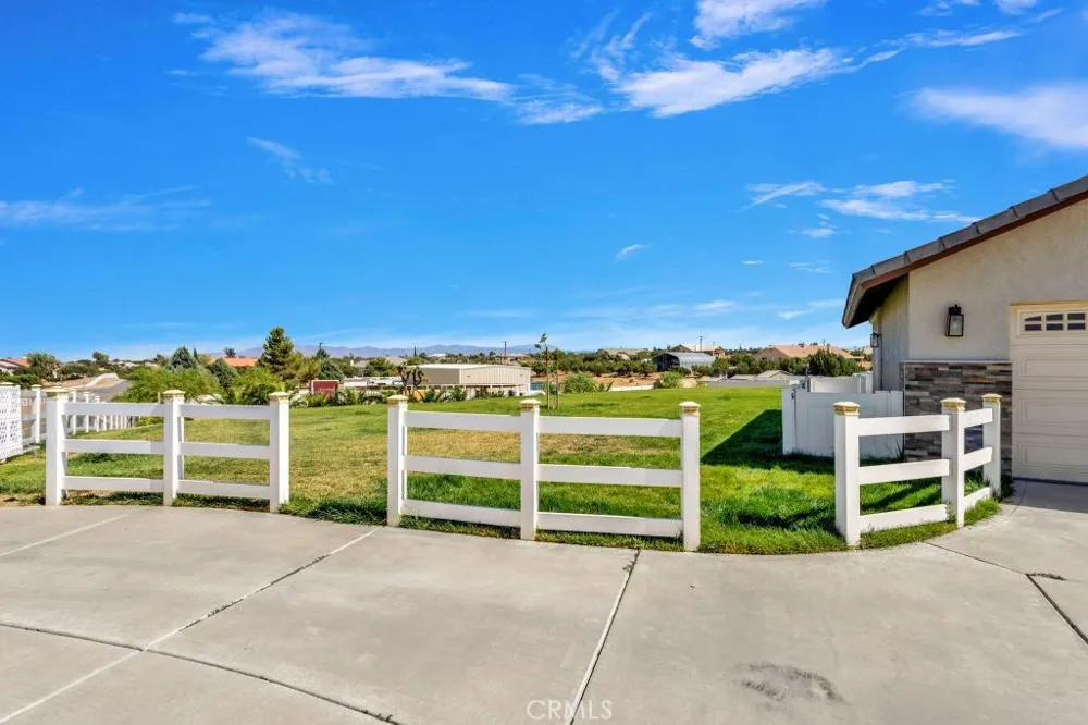 10525 Sage Street Oak Hills, CA 92344