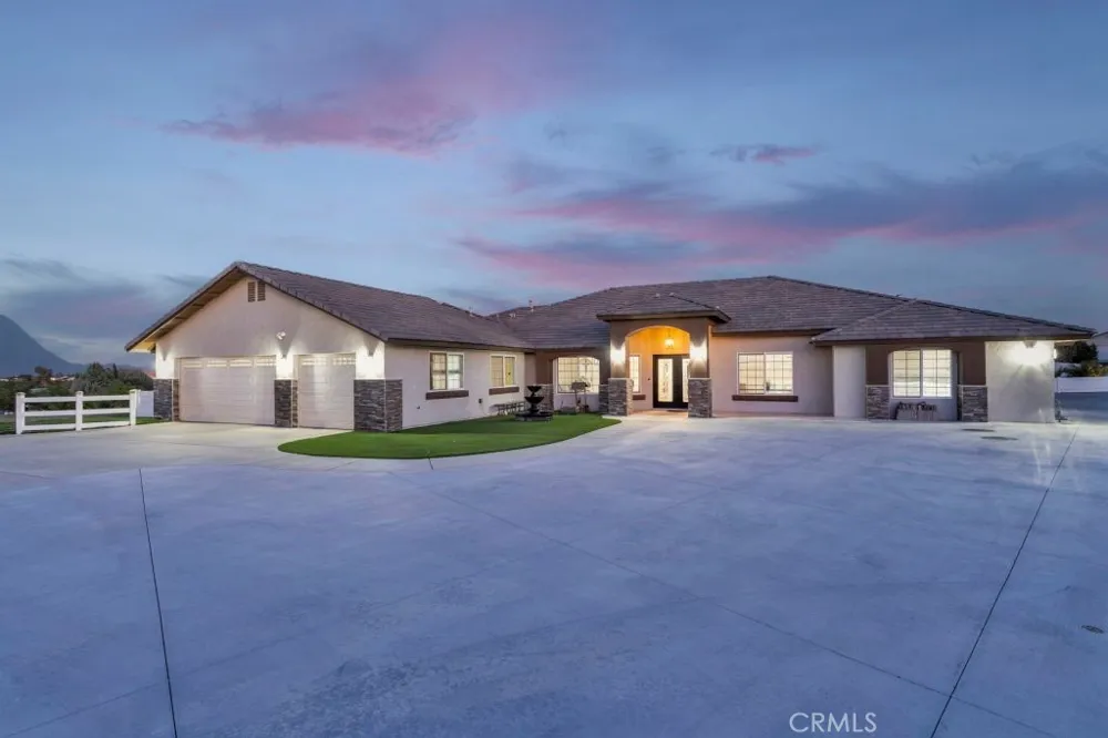 10525 Sage Street Oak Hills, CA 92344