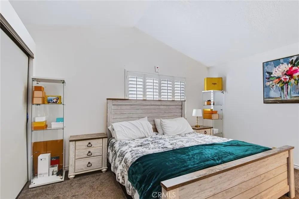 28454 Evergreen Saugus, CA 91390