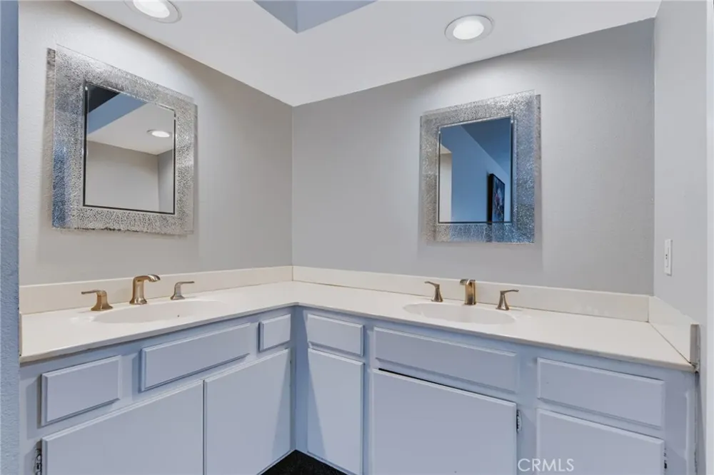 28454 Evergreen Saugus, CA 91390
