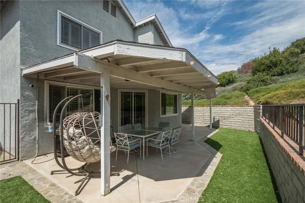 28454 Evergreen Saugus, CA 91390