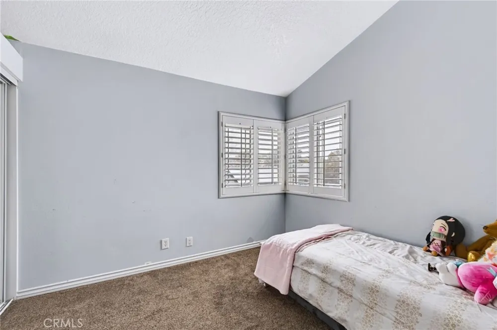 28454 Evergreen Saugus, CA 91390