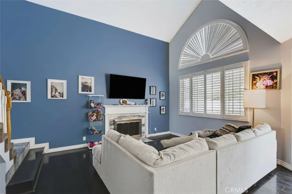 28454 Evergreen Saugus, CA 91390