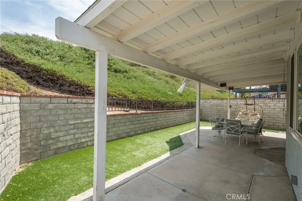 28454 Evergreen Saugus, CA 91390