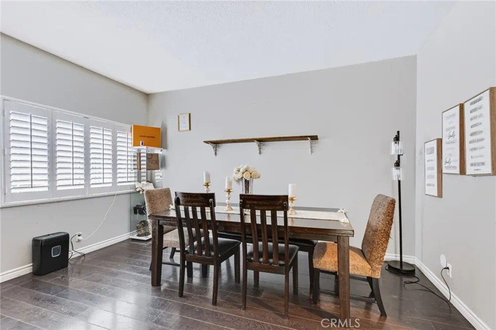28454 Evergreen Saugus, CA 91390