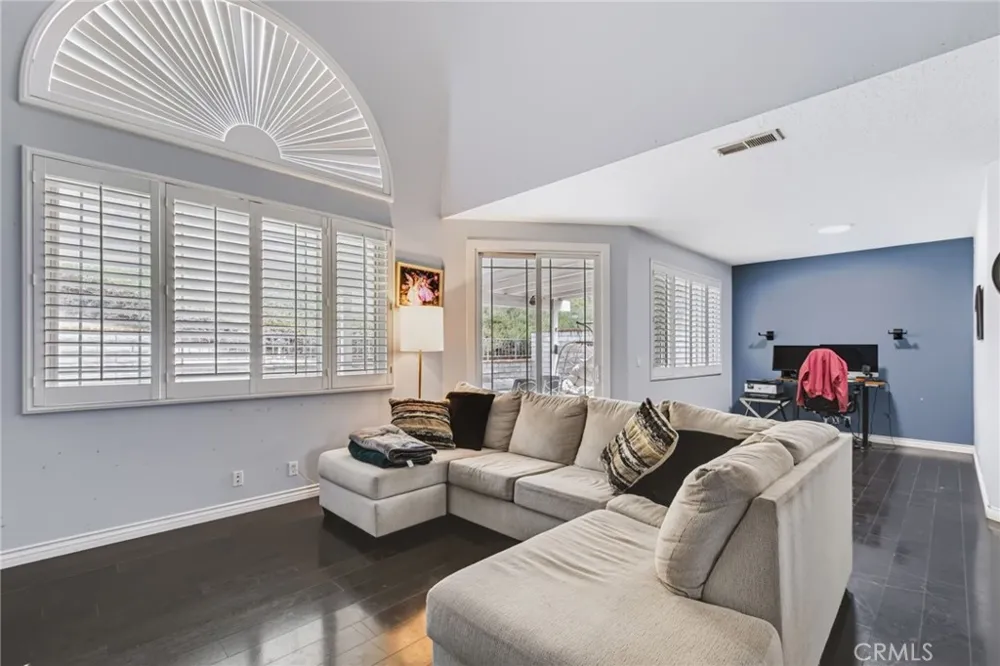 28454 Evergreen Saugus, CA 91390