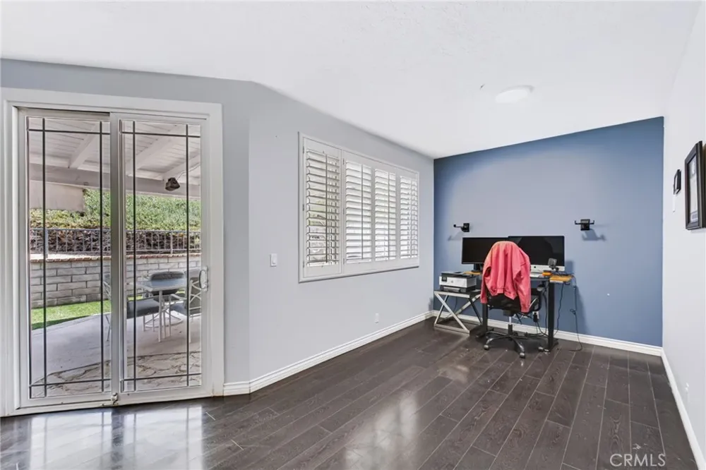 28454 Evergreen Saugus, CA 91390