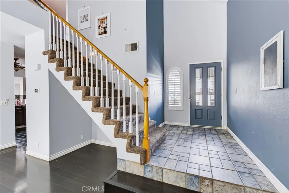 28454 Evergreen Saugus, CA 91390