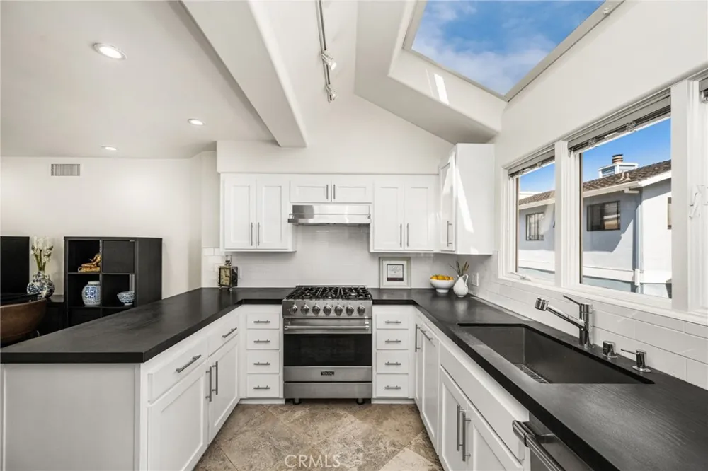 506 Acacia Corona del Mar, CA 92625