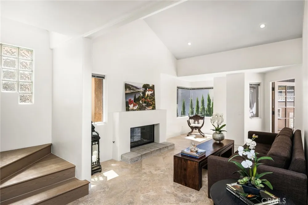 506 Acacia Newport Beach, CA 92625