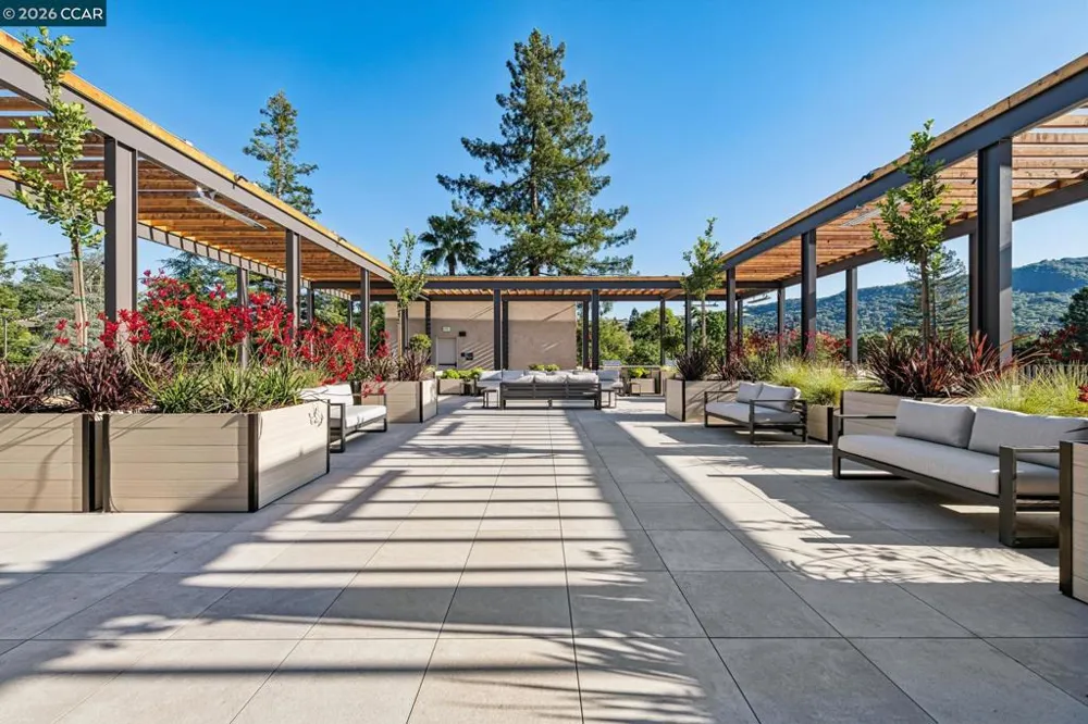 375 W El Pintado Rd #308 Danville, CA 94526